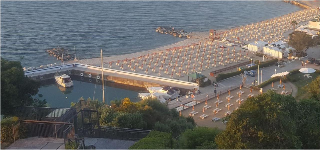 Albergo Capo Est Gabicce Mare Exterior foto